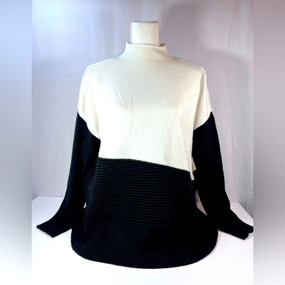 RAFAELLA Soft Viscose Mock Turtleneck Color Block Black White Sweater Women’s - Picture 1 of 12